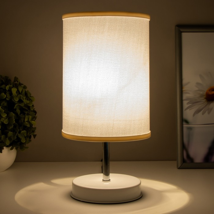 Лампа настольная "Авейро" 1х40Вт Е27 белый 14х14х30 см.