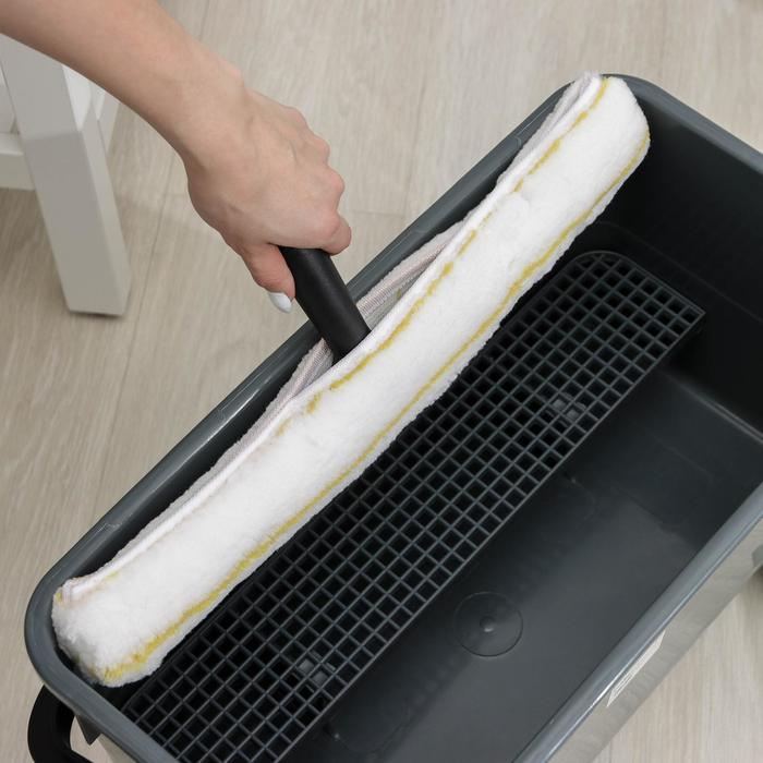 Ведро пластиковое для мытья окон на колесах, 24 литра, 56&times;29&times;34 см