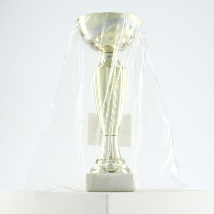 Кубок 106, наградная фигура, золото, подставка камень, 18,8 х 7 х 5 см. Кубок 106, наградная фигура, золото, подставка камень, 18,8 х 7 х 5 см.