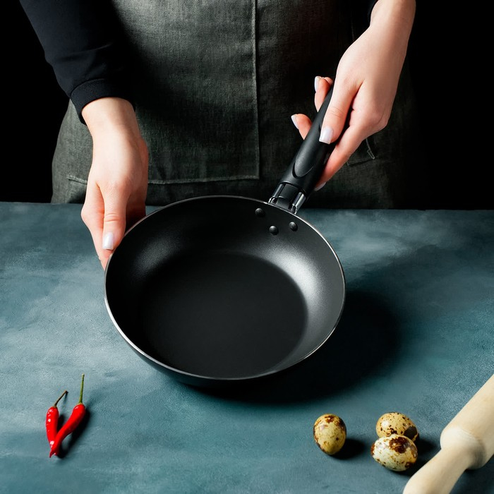 Сковорода Доляна Promo, d=22 см, h= 5 см, пластиковая ручка, антипригарное покрытие, цвет бордовый Сковорода Доляна Promo, d=22 см, h= 5 см, пластиковая ручка, антипригарное покрытие, цвет бордовый