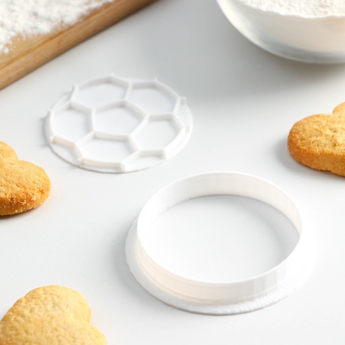 Форма для печенья &laquo;Футбольный мяч&raquo;, вырубка, штамп, d=6 см, цвет белый