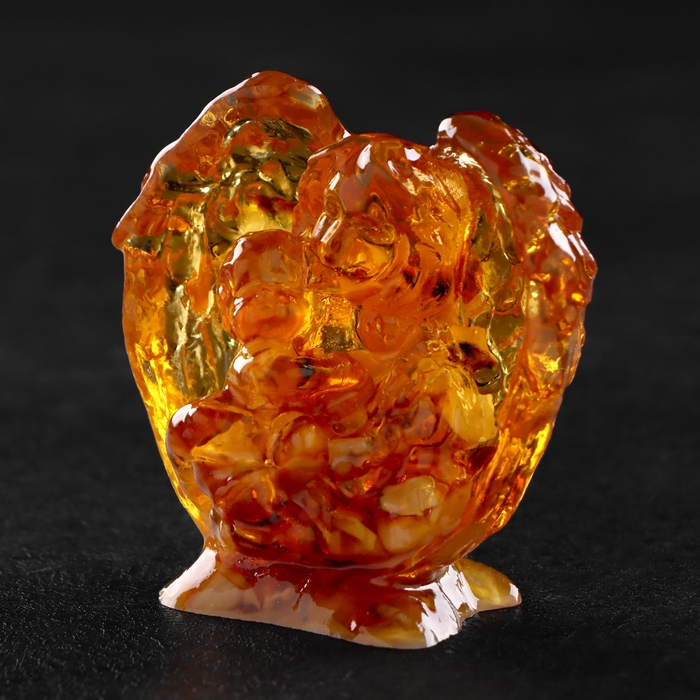 Сувенир "Дева Мария с младенцем", янтарь