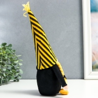 Кукла интерьерная "Бабуля в полосатом колпаке с ложкой для мёда и пчёлами" 28х8 см Кукла интерьерная "Бабуля в полосатом колпаке с ложкой для мёда и пчёлами" 28х8 см