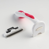 Дешеддер средний со съёмным лезвием, 15 х 7,8 см, бело-розовый Дешеддер средний со съёмным лезвием, 15 х 7,8 см, бело-розовый