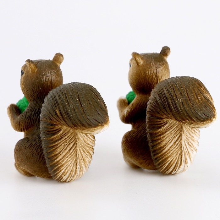 Миниатюра кукольная &laquo;Белочка с желудем&raquo;, набор 2 шт., размер 1 шт. &mdash; 2 &times; 5,5 &times; 4 см