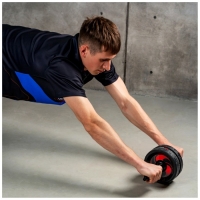 Ролик для пресса ONLYTOP, 38х17х17 см, с ковриком, цвет чёрный Ролик для пресса ONLYTOP, 38х17х17 см, с ковриком, цвет чёрный