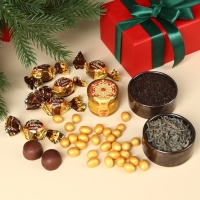 Подарочный набор &laquo;Время чудес&raquo;: чай чёрный со вкусом: ваниль и карамель 20 г., чай зелёный с жасмином 20 г., арахис в шоколаде 70 г., шоколадные конфеты 100 г., крем-мёд с апельсином 30 г.