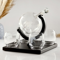 Мини-Бар Путешествия, на подставке, штоф - 1000 мл, бокалы - 250 мл, 21 х 21 х 20,5 см Мини-Бар Путешествия, на подставке, штоф - 1000 мл, бокалы - 250 мл, 21 х 21 х 20,5 см