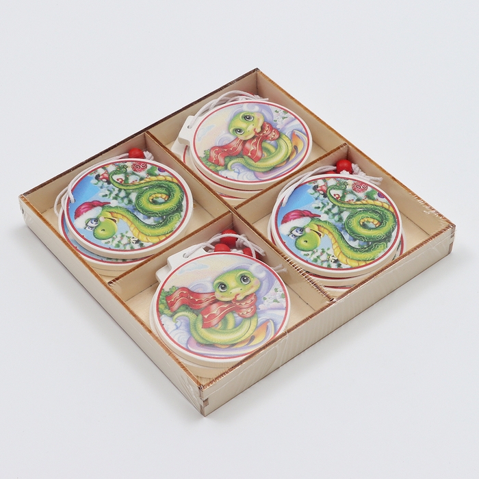 Набор подвесок в деревянной подарочной упаковке, 12 шт. Набор подвесок в деревянной подарочной упаковке, 12 шт.