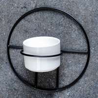 Горшок настенный "Салли" с черной подставкой, 17х8х17см Горшок настенный "Салли" с черной подставкой, 17х8х17см