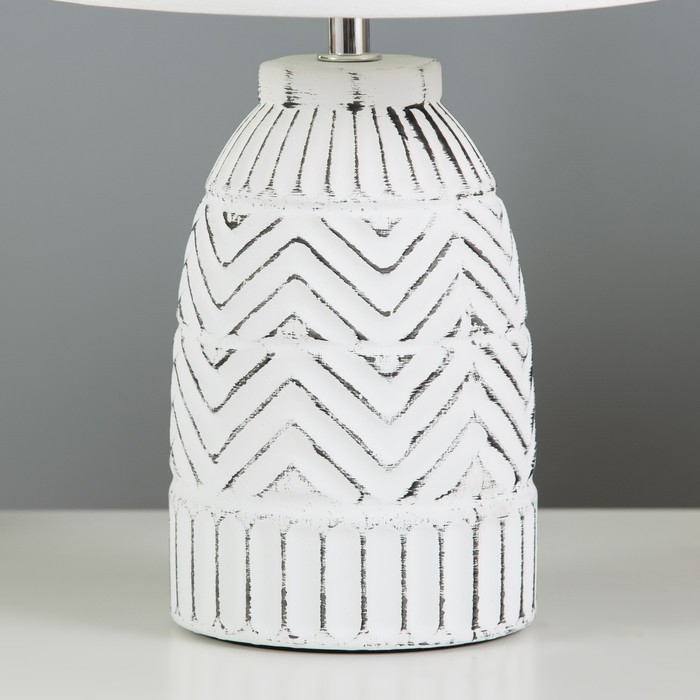 Настольная лампа "Харби" E14 40Вт белый-черный 23х23х36,5 см RISALUX