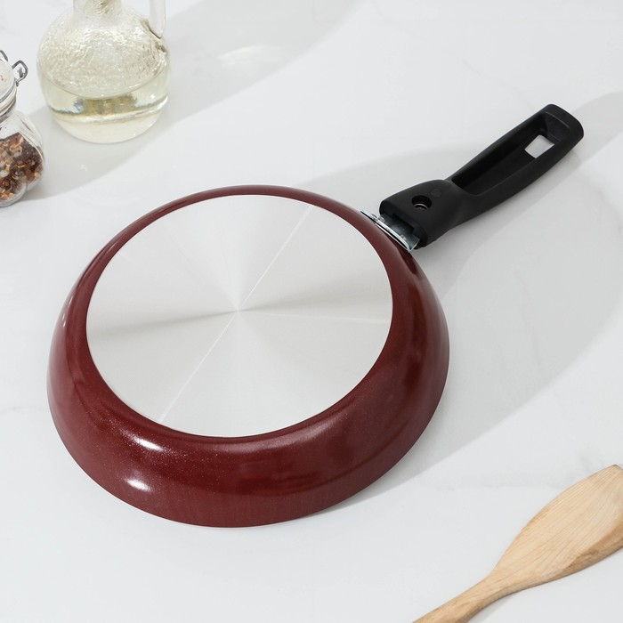 Сковорода &laquo;Альфа&raquo;, d=20 см, съёмная ручка, стеклянная крышка, антипригарное покрытие, цвет бордовый