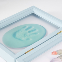 Фоторамка пластик 13х18 см с полим.глиной "Отпечаток ладошки и ножки" голубая 20,5х46,5 см Фоторамка пластик 13х18 см с полим.глиной "Отпечаток ладошки и ножки" голубая 20,5х46,5 см