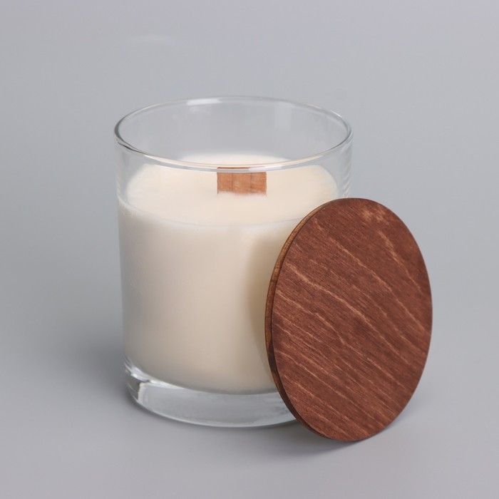 Свеча из соевого воска в стакане с деревянным фитилем и крышкой "Сочное манго", 110 гр