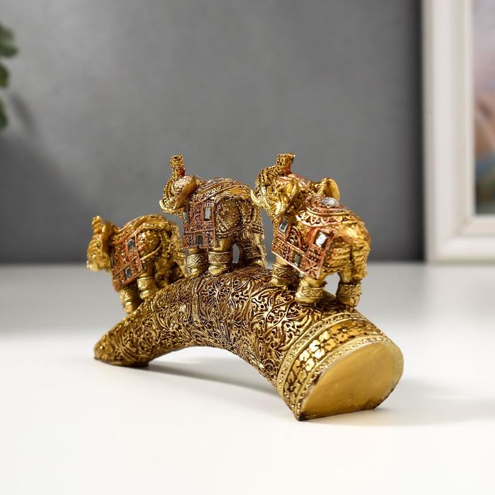 Сувенир полистоун "Бронзовые слоны с попоной из арабского ковра на роге" 9х14х4 см