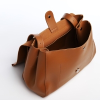 Сумка женская на клапане, цвет коричневый