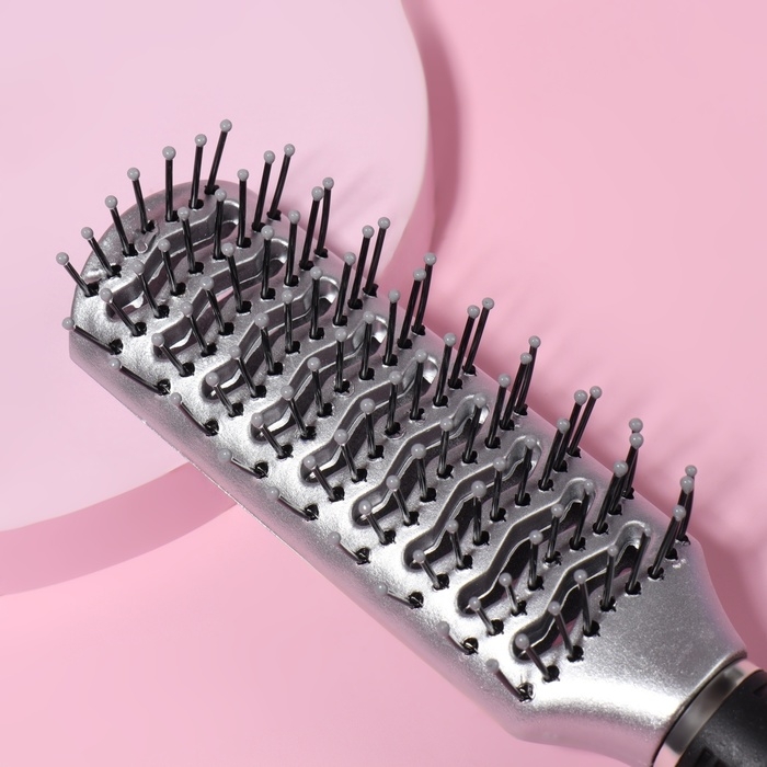 Расчёска массажная, вентилируемая, 5 × 23 см, цвет серебристый/чёрный Расчёска массажная, вентилируемая, 5 × 23 см, цвет серебристый/чёрный