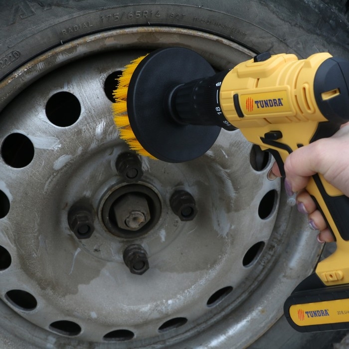 Насадка щетка на шуруповерт ТУНДРА, d=100 мм, высота 25 мм, шестигранный хвостовик Насадка щетка на шуруповерт ТУНДРА, d=100 мм, высота 25 мм, шестигранный хвостовик