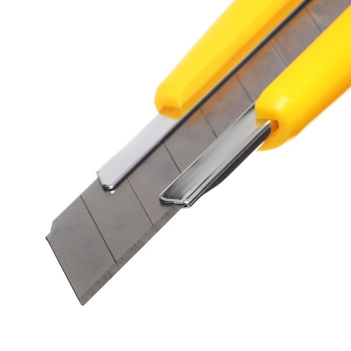 Нож канцелярский 18мм, пластиковый, 2 штуки запасных лезвий, TOP Нож канцелярский 18мм, пластиковый, 2 штуки запасных лезвий, TOP