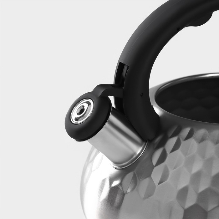 Чайник со свистком из нержавеющей стали Magistro Glow, 3 л, индукция, ручка soft-touch, цвет серебряный Чайник со свистком из нержавеющей стали Magistro Glow, 3 л, индукция, ручка soft-touch, цвет серебряный