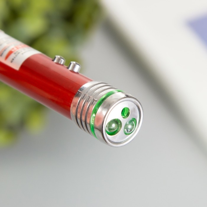 Указка лазерная лупа 2,5 см 3 режима мигает, светит, лазер LR44x3 шт Указка лазерная лупа 2,5 см 3 режима мигает, светит, лазер LR44x3 шт "Красная" 1,5х2,8х10 см 10473