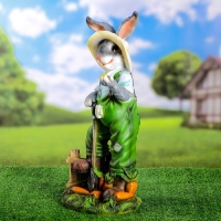 Садовая фигура "Заяц-фермер" 24x20x52,5см Садовая фигура "Заяц-фермер" 24x20x52,5см