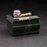Шкатулка "Урал" прямоугольная, змеевик, с декоративным камнем, 7,5х5,5х5,5 см Шкатулка "Урал" прямоугольная, змеевик, с декоративным камнем, 7,5х5,5х5,5 см