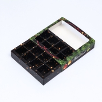 Новый год. Упаковка для конфет 16 шт &laquo;Новогодние ветви&raquo;, 17,7 х 17,7 х 3,8 см