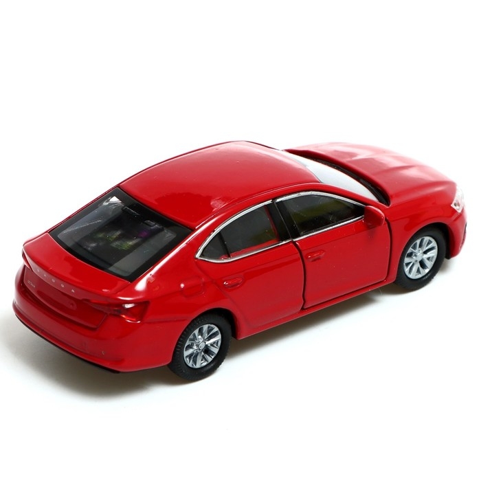Модель машины Skoda Octavia IV, масштаб 1:38, МИКС Модель машины Skoda Octavia IV, масштаб 1:38, МИКС