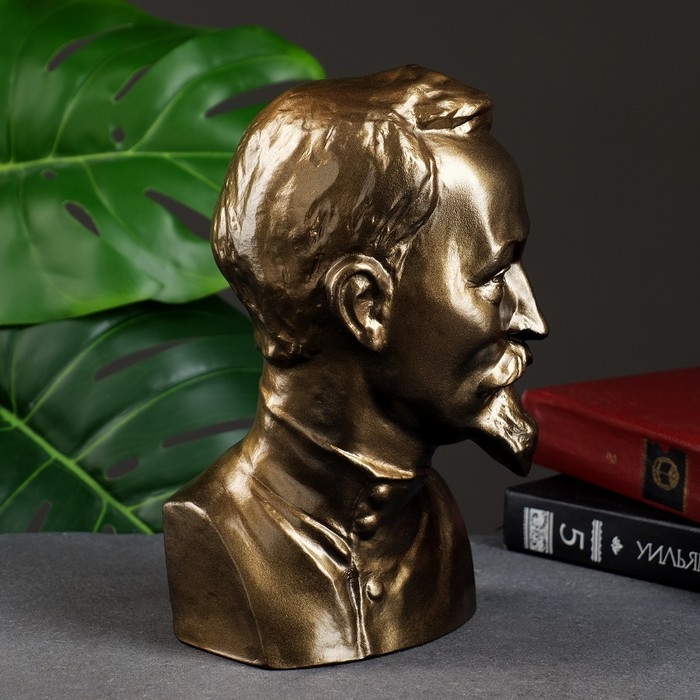 Бюст Дзержинский большой бронза,золото 12х22х8см Бюст Дзержинский большой бронза,золото 12х22х8см