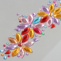 Наклейка пластик стразы на лицо "Три цветка" разноцветная 14,5х16 см