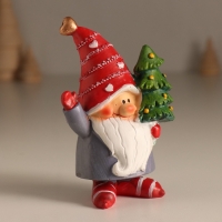 Сувенир полистоун "Дед Мороз с ёлочкой" 11,5х6,5х5 см