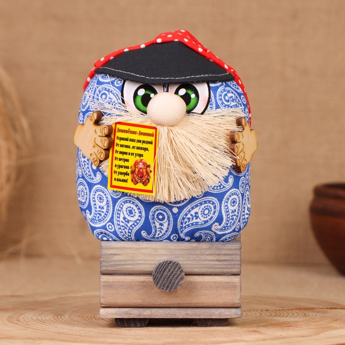 Домовой "Фома", на сундуке, 17х11х10 см