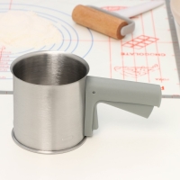 Просеиватель для муки Adagio, нержавеющая сталь, d=10 см, цвет ручки МИКС Просеиватель для муки Adagio, нержавеющая сталь, d=10 см, цвет ручки МИКС