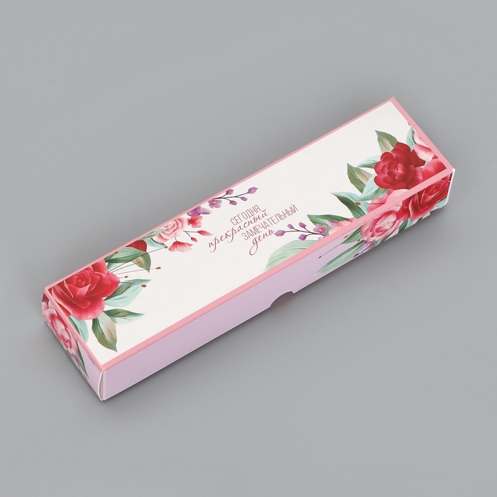 Коробка для 5 конфет с обечайкой, с окном Коробка для 5 конфет с обечайкой, с окном "Цветочки", 21 х 5 х 3,3 см. Кондитерская упаковка