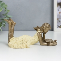 Сувенир полистоун "Девушка читает книгу, жёлтое платье" 6,5х9х14 см Сувенир полистоун "Девушка читает книгу, жёлтое платье" 6,5х9х14 см