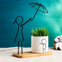 Горшок "Семья" на деревянной подставке, 27х20х10см Горшок "Семья" на деревянной подставке, 27х20х10см