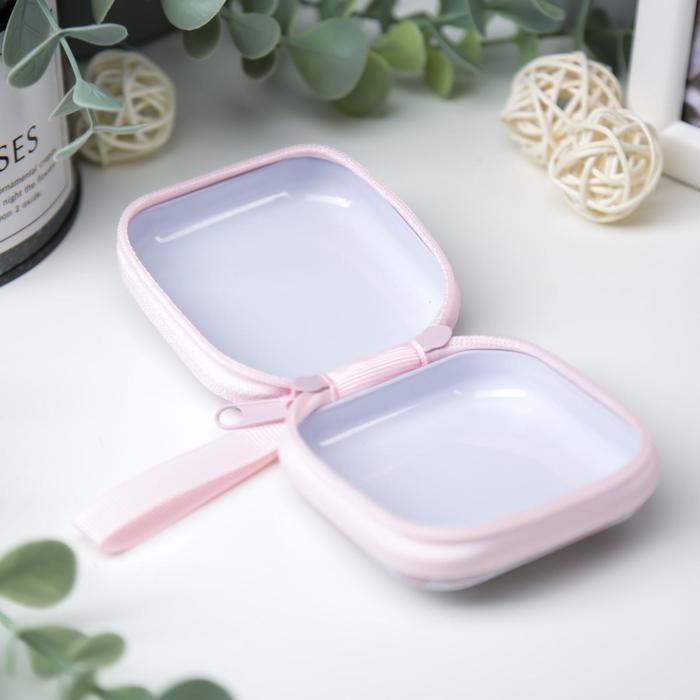 Шкатулка металл на молнии с петелькой Шкатулка металл на молнии с петелькой "Зайчата на велосипеде" 6,5х6,5х3 см