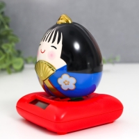 Маятник пластик от солнечной батареи "Пышка в кимоно с веером" МИКС 7,5х7,5х9,5 см