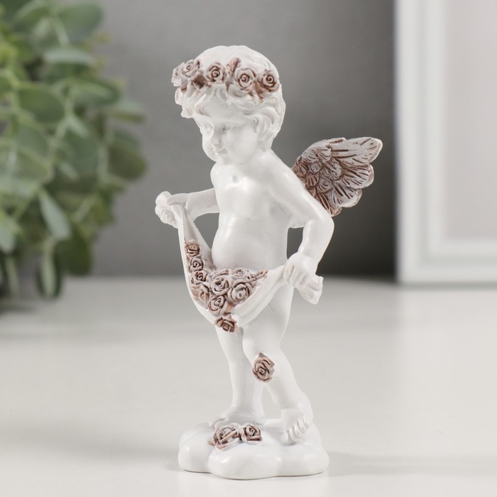 Сувенир полистоун Сувенир полистоун "Ангелочек с лепестками роз" кофейный венок 6,5х4х10,5 см