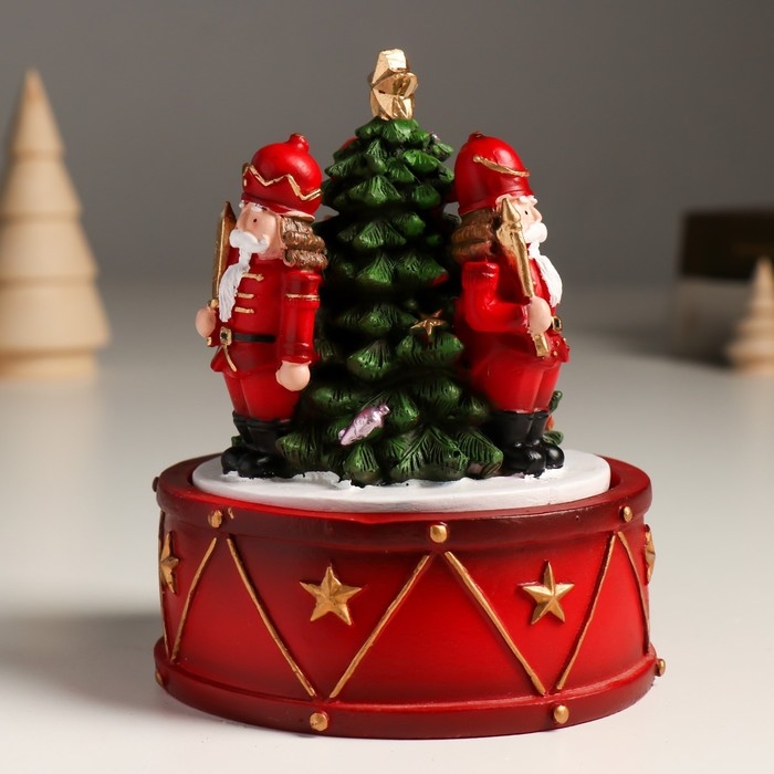 Сувенир полистоун музыка механический, крутится "Щелкунчики у ёлки" 11х11х14 см