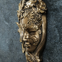 Панно "Маска" 33х16х5 см, бронза с позолотой