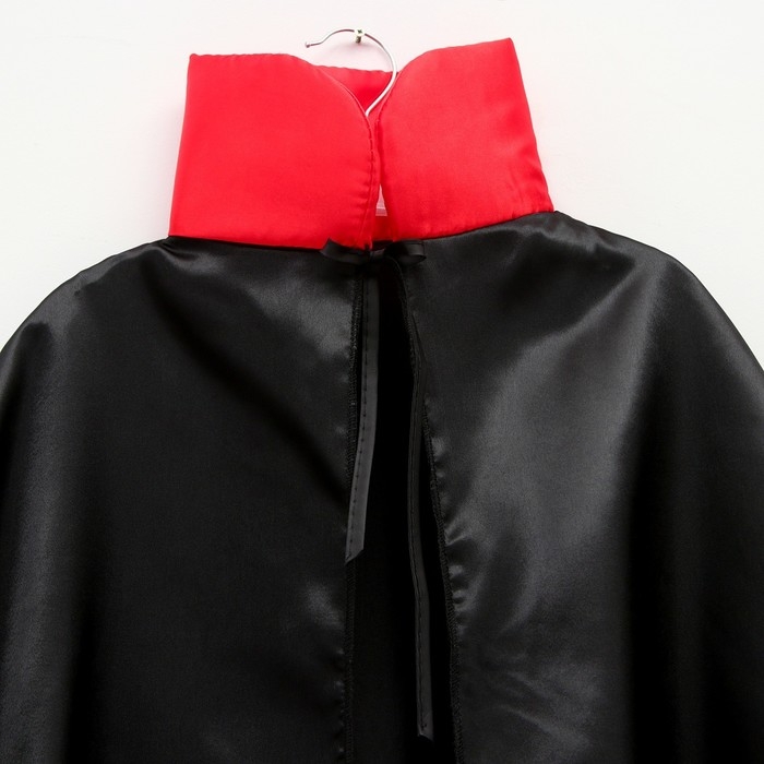 Карнавальный набор &laquo;Кровожадный вампир&raquo;: плащ и зубы