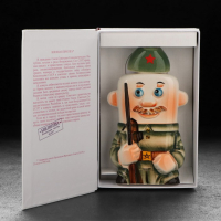 Штоф фарфоровый &laquo;Стрелок&raquo;, 0.35 л, в упаковке книге