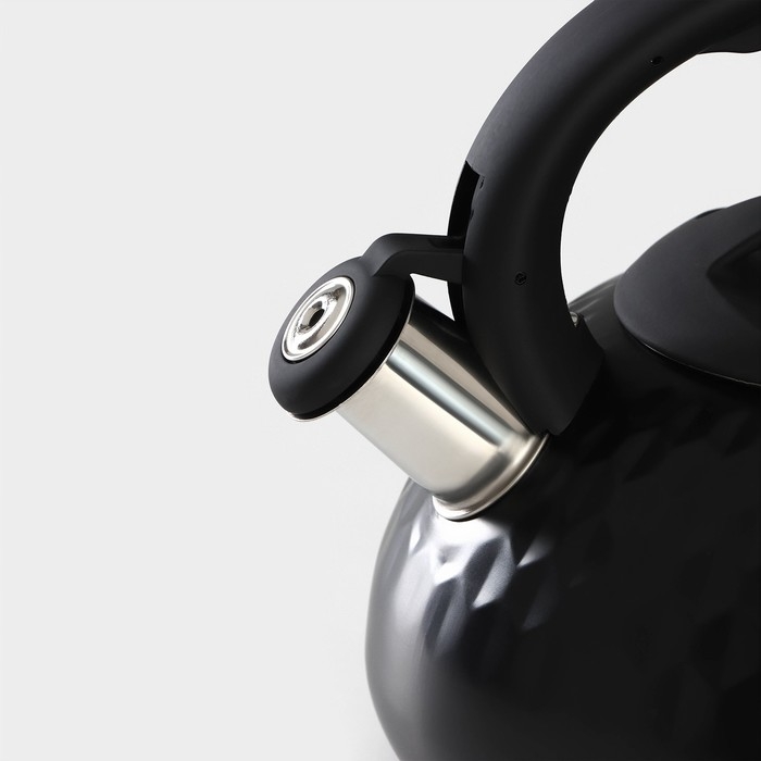Чайник со свистком из нержавеющей стали Magistro Glow, 3 л, индукция, ручка soft-touch, цвет чёрный Чайник со свистком из нержавеющей стали Magistro Glow, 3 л, индукция, ручка soft-touch, цвет чёрный