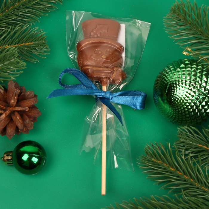 Новый год. Фигура из молочного шоколада "Снеговик" на палочке , 20 г &plusmn; 5 %