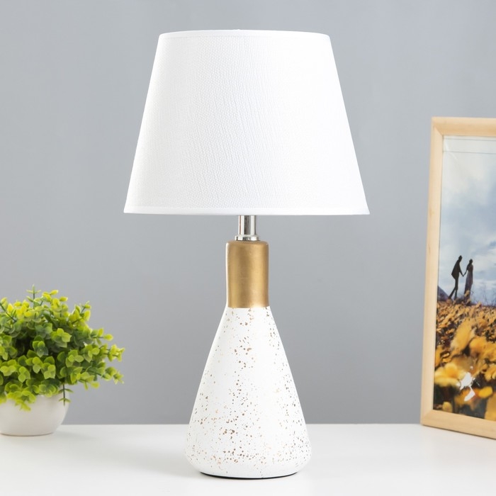 Настольная лампа "Амбр" E14 40Вт белый-золото 23х23х43 см RISALUX