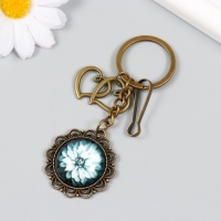 Брелок металл, стекло с карабином "Двойное сердце и цветок в медальоне" бронза 9,5 см Брелок металл, стекло с карабином "Двойное сердце и цветок в медальоне" бронза 9,5 см