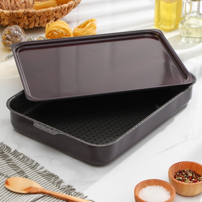 Противень «Хозяюшка», 27×35 см, h= 6 см, металлическая крышка, антипригарное покрытие, цвет бордовый Противень «Хозяюшка», 27×35 см, h= 6 см, металлическая крышка, антипригарное покрытие, цвет бордовый