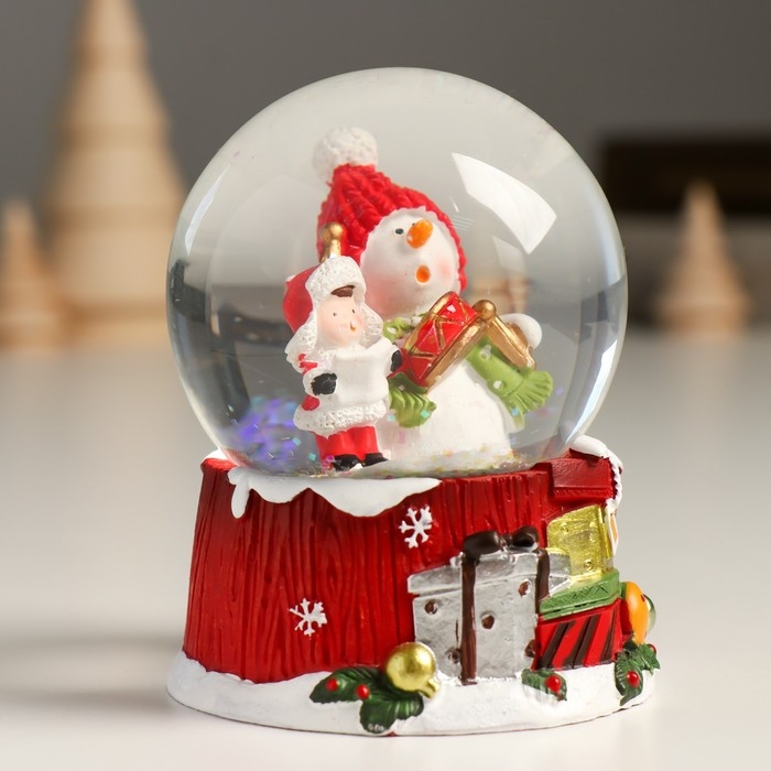 Сувенир полистоун водяной шар Сувенир полистоун водяной шар "Снеговик с мальчишкой" 7х8х9 см